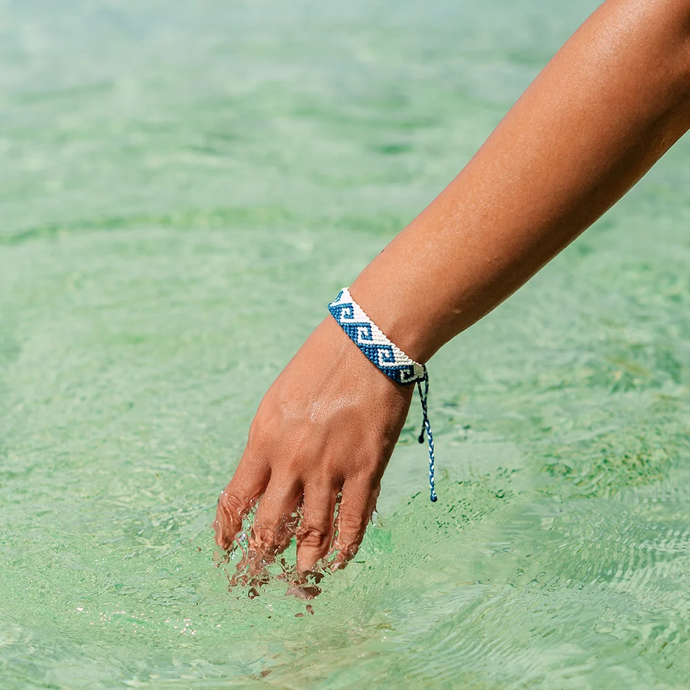 Glow-in-the-Dark Deep Sea Wave Bracelet - Image 8